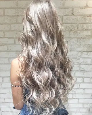 ミディアム VOICE　hair所属・レイヤーカット 川田くるみのヘアスタイル