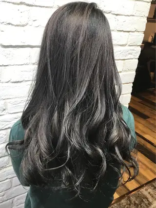 ロング カラー UMEDA FIGAROのヘアスタイル