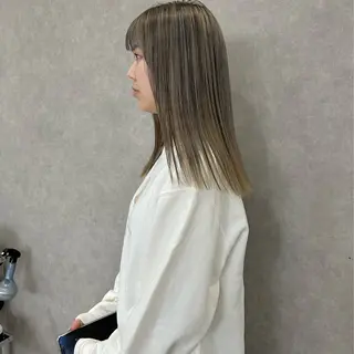 セミロング カラー はちすか るかのヘアスタイル