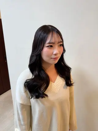 ロング カラー 岸田 奈々／ 艶髪／トレンドカラーのヘアスタイル