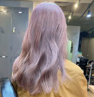 セミロング yori SAPPORO所属・yoriダブルカラー 代表すがわらのヘアスタイル