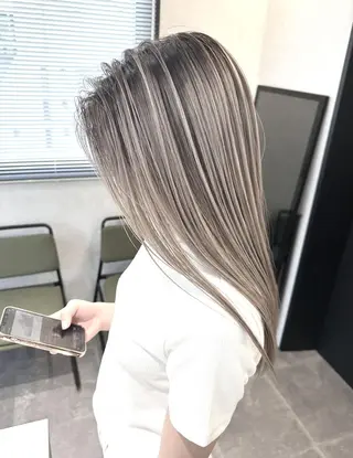 セミロング カラー ヘアアレンジ ハイトーン カラーのヘアスタイル