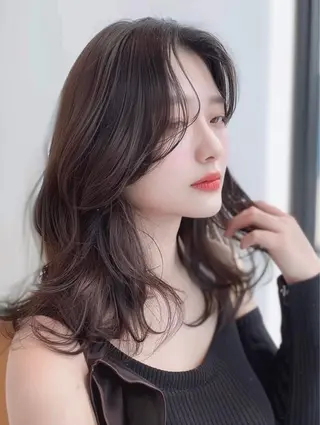 セミロング カラー 新 心寧のヘアスタイル