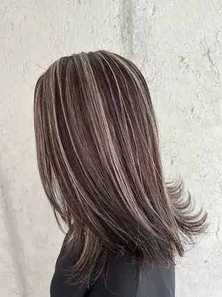 ミディアム Mariana雛/ 西大分/ハイライトのヘアスタイル