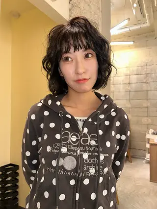 ミディアム カラー Yaya ヤヤ / HACO+のヘアスタイル