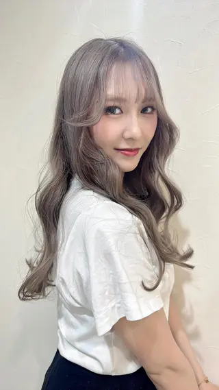 ロング 美容室FaB千葉店所属・千葉ハイトーンカラー KASUMIのヘアスタイル