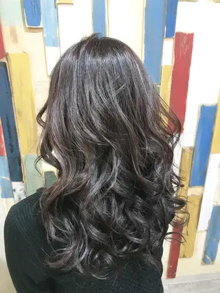 カラー 嶋村夏実🌼レイヤー 🌸白髪ぼかしのヘアスタイル