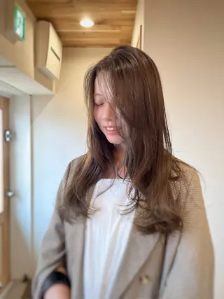 ロング カラー CLOVE所属・下石怜子/レイヤー/ 透明感カラーのヘアスタイル