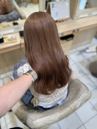 ロング Notoミルクティー グレージュカラーのヘアスタイル