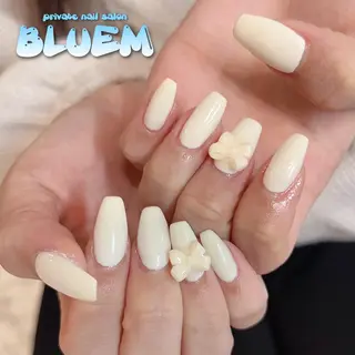 ネイル BLUEM なな🐶のネイルデザイン