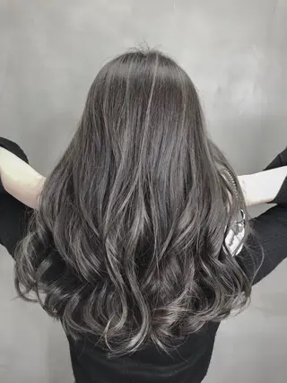 ロング カラー eclair.髪質改善&トリートメント所属・【艶髪、透明感】西村 有司のヘアスタイル