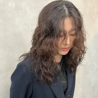 セミロング パーマ 沖山 友津季のヘアスタイル