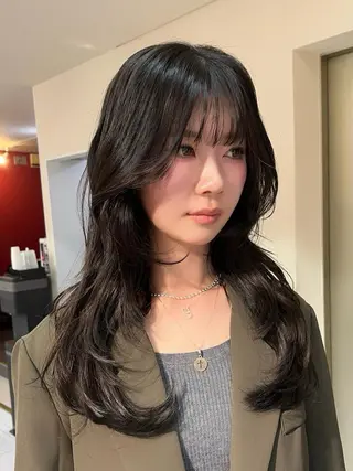 ロング マスダ ミウのヘアスタイル