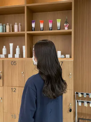 ロング カラー 平井 真由のヘアスタイル
