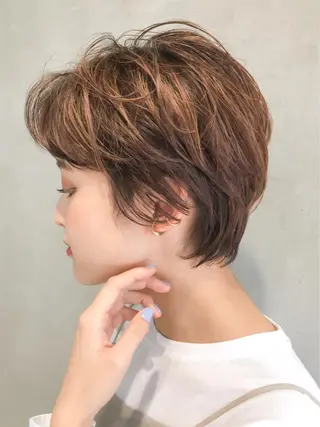 ショート MUSASHI ブリーチカラー◎のヘアスタイル