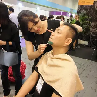 メンズ B.glad所属・ブラジリアンワックス 全身脱毛B.gladのエステ・リラクイメージ