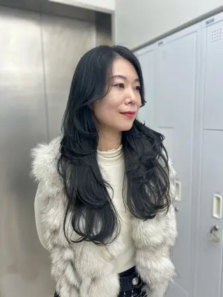 ロング AISA viewNAGOYAのヘアスタイル