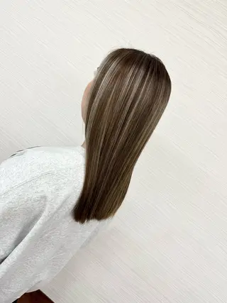 セミロング カラー LaRmE Ayumi.のヘアスタイル