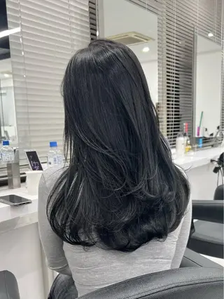 ロング カラー オリーブカラー🫒 レイヤーカット✂︎のヘアスタイル