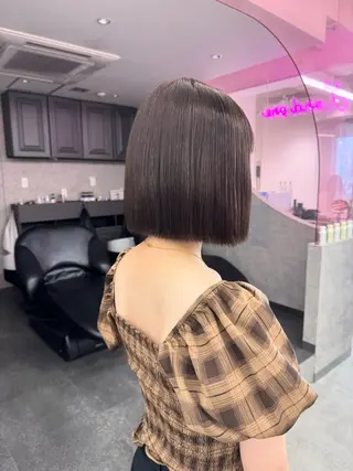 ショート 低ダメージ透明カラー 𝙼𝙰𝙽𝙰のヘアスタイル