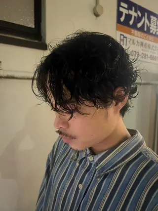 ミディアム メンズパーマ 岩成健志郎のヘアスタイル