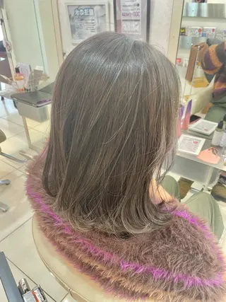 ミディアム カラー ヤマグチ ユキナのヘアスタイル