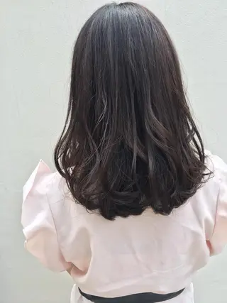 ミディアム カラー THE DAY所属・AKI HASHIMOTOのヘアスタイル