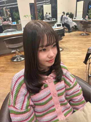 ミディアム ほのか/梅田美容室/ 透明感/カットモデルのヘアスタイル