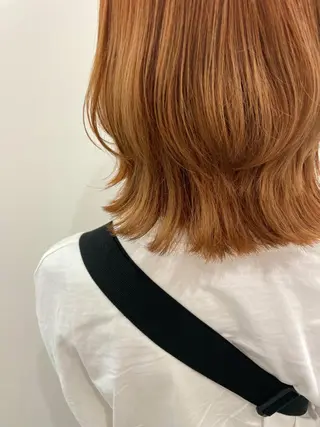 ミディアム カラー akane .のヘアスタイル