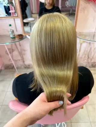 ミディアム 𝙼𝚒𝚎𝚗𝚎 𝚙𝚒𝚗𝚔所属・山本 葵のヘアスタイル