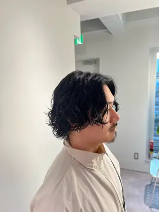 ミディアム パーマ メンズ パーマ特化美容師 佐藤壮流のヘアスタイル