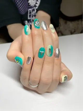 ミディアム え まのネイルデザイン