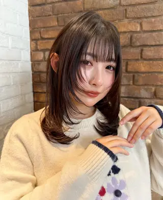 ミディアム 齊藤政太 顔周り カット 透明感カラーのヘアスタイル