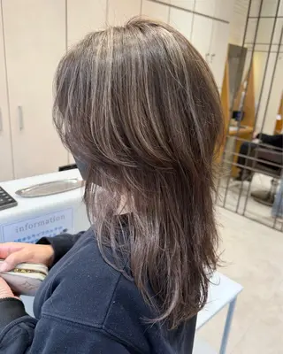 カラー レイヤー/ブリーチ/ 山本花歩のヘアスタイル