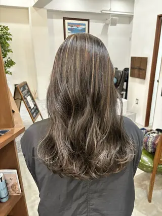 ロング 牧田 彩香のヘアスタイル