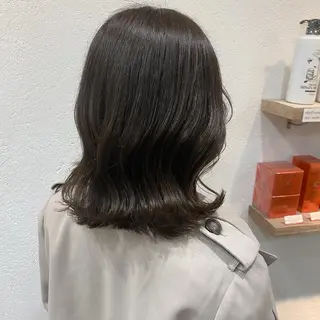 ミディアム ブリーチなしカラー/ 顔周りレイヤーカットのヘアスタイル