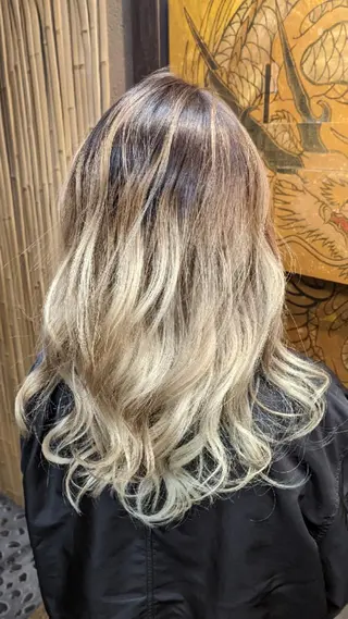 ロング カラー fuwat所属・秋葉原でカラーする なら🐉ちぇーたんのヘアスタイル