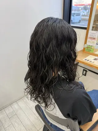 ロング パーマ 内田 穂乃香のヘアスタイル