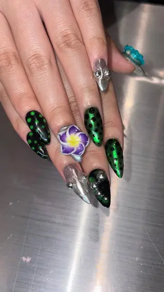 ネイル 👽個性派ネイル🎀 komachiのマツエク・マツパデザイン