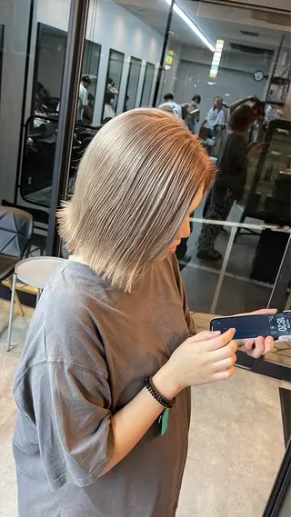 カラー 鴇田 幸咲 /ハイトーンカラーのヘアスタイル