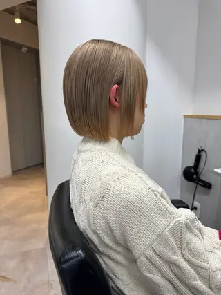 ショート laff 新宿所属・切りっぱなしボブ レイヤー/縮毛矯正のヘアスタイル