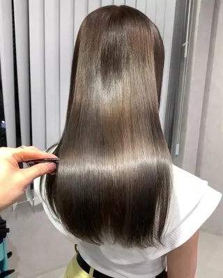 ロング LOWRL(ロウル)所属・💍縮毛矯正特化 🫧小山内寛季のヘアスタイル