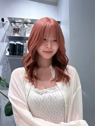 セミロング カラー 菜々🫧新宿 透明感ケアブリーチのヘアスタイル
