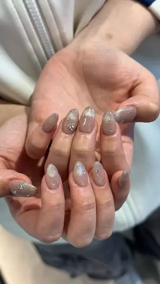 ネイル 🎀韓国レイヤー特化 🎀ベージュ/ミクのヘアスタイル