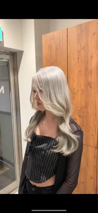 ロング 透明感ブリーチ/ メンズパーマのヘアスタイル