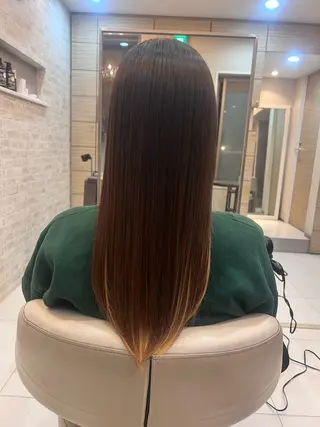 ロング 艶グレージュカラー 美髪特化美容師のヘアスタイル