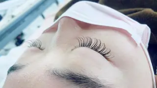 マツエク・マツパ 石渡このみ 🍊レイヤーカットのヘアスタイル