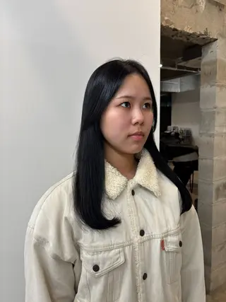 ロング カラー サアヤ/ SYS by fitのヘアスタイル