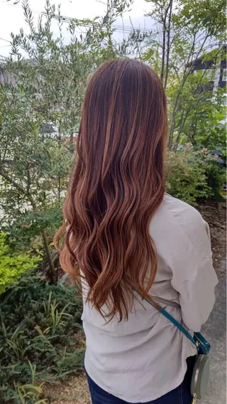 ロング カラー 山本 知佳のヘアスタイル