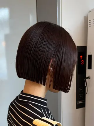 ショート カラー laff 新宿所属・切りっぱなしボブ レイヤー/縮毛矯正のヘアスタイル